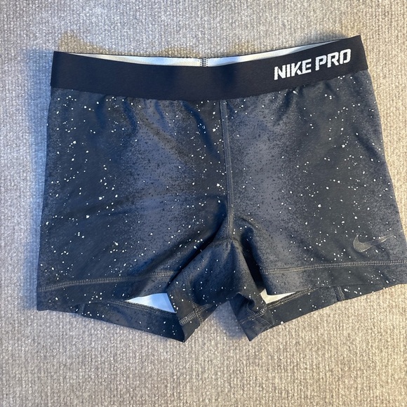 Nike Pro Dri-FIT Compression Short
Size: M Color: Black with White Speckle Print - Picture 1 of 5